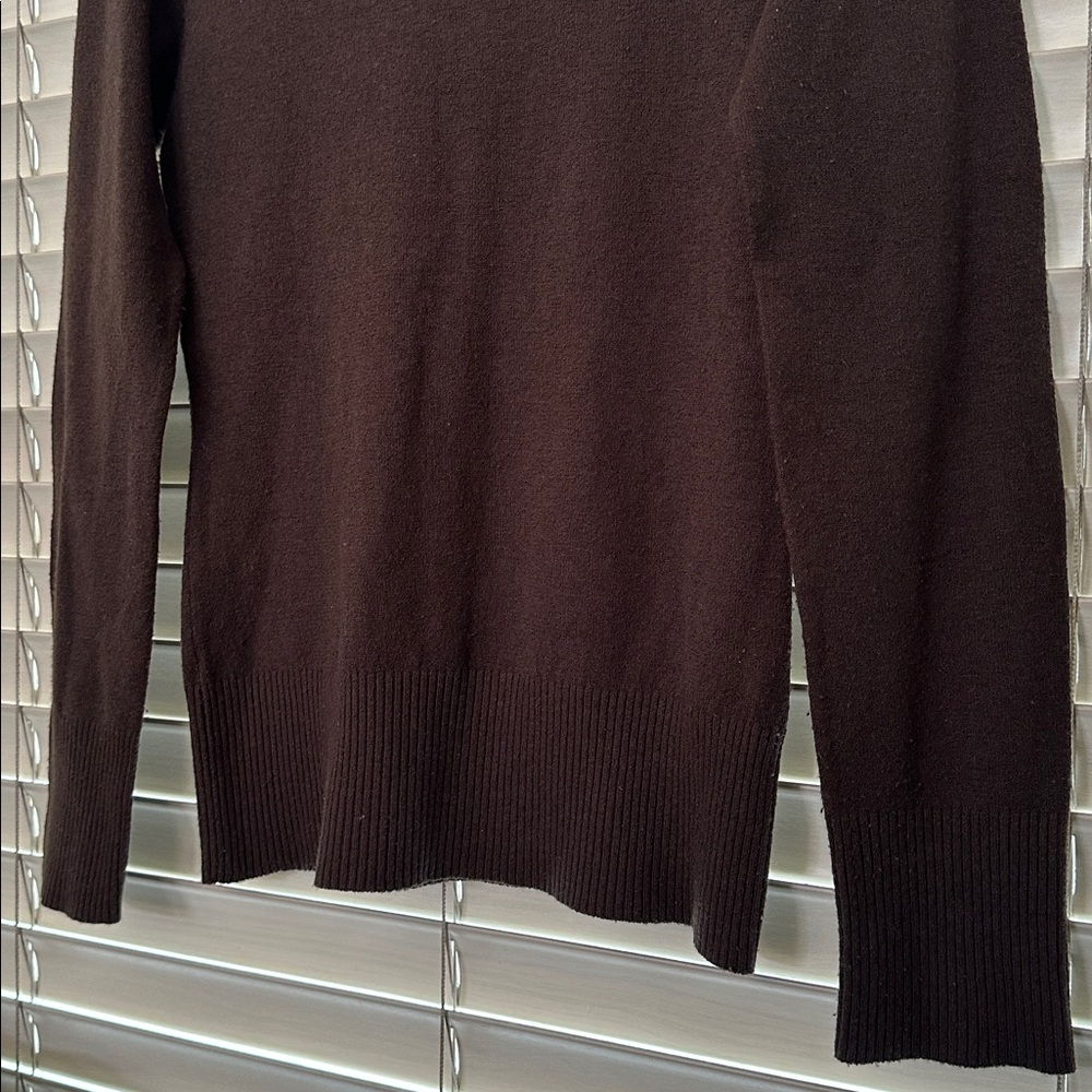 A Bundle of Three Turtleneck Top (Black) and Sweaters (Brown, Navy Blue) Size M - Picture 8 of 13